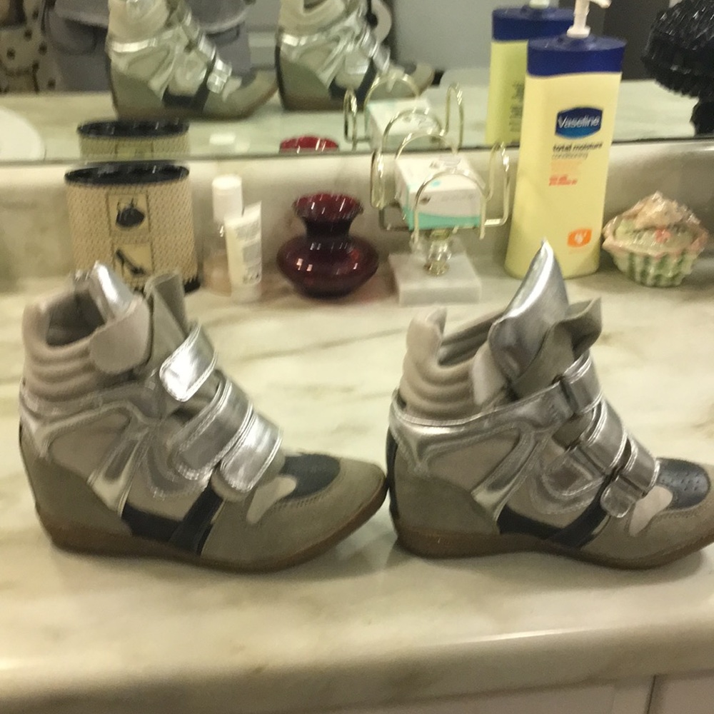 Shoes - Picture 2 of 3